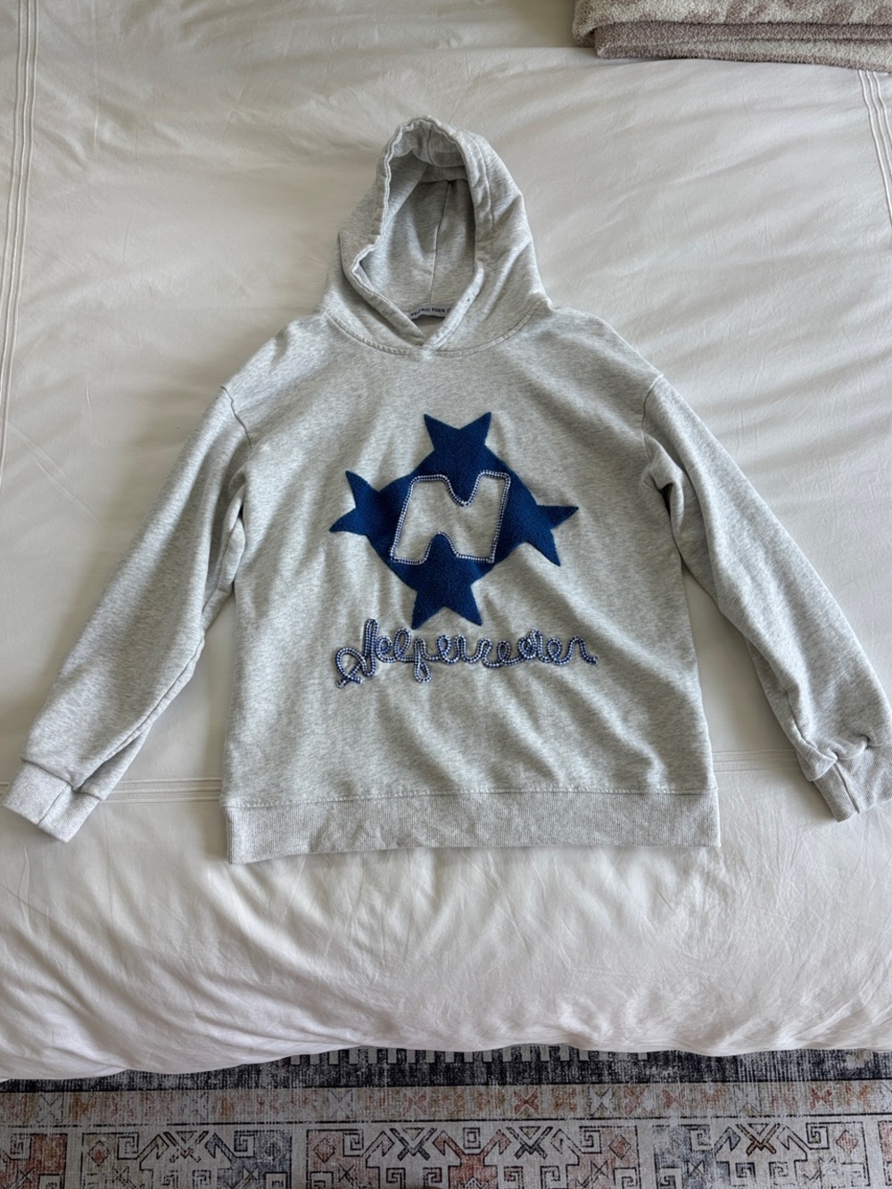 Aelfric Eden Light Gray Hoodie Sweater with Navy Star Appliqué